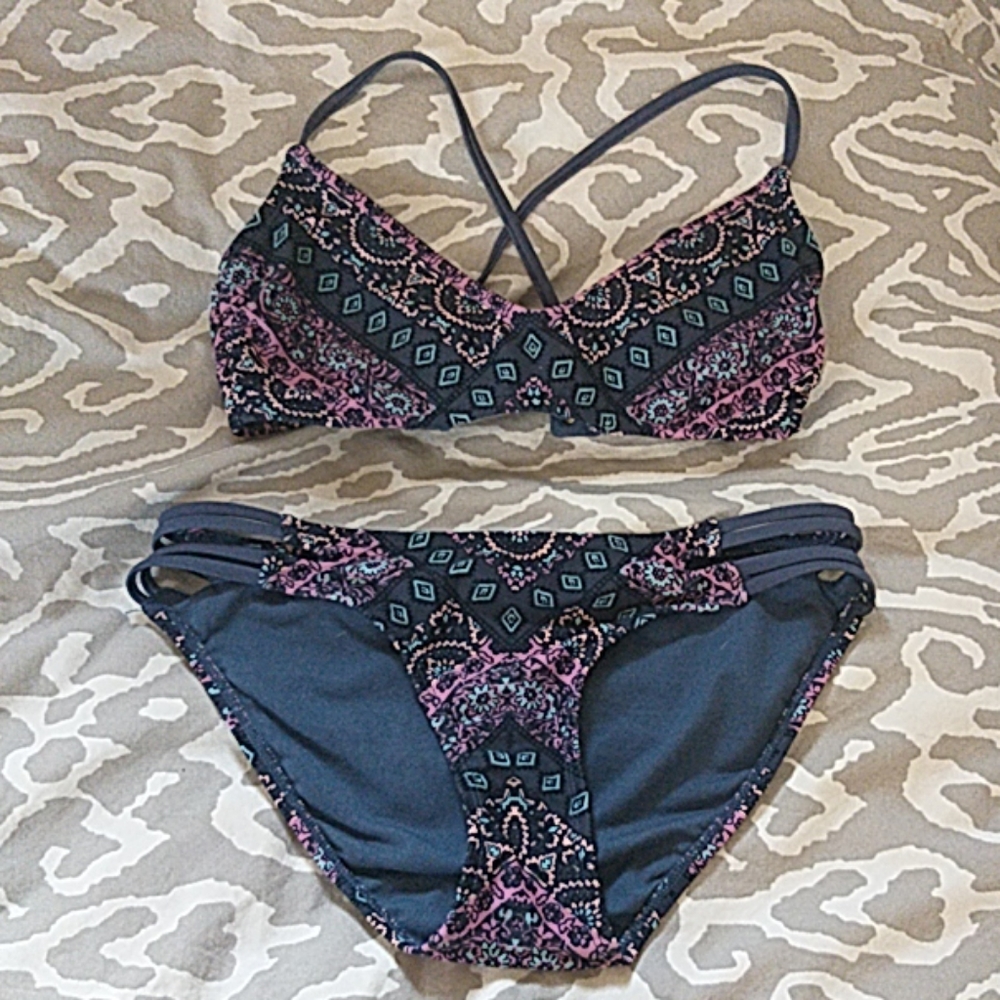 Swimsuit - Picture 3 of 7